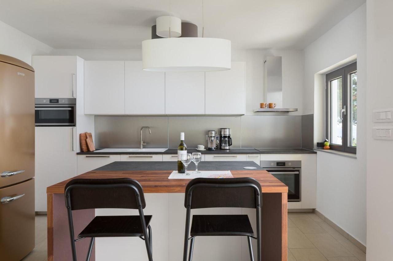 Absolute Beach Villa Оміш Екстер'єр фото