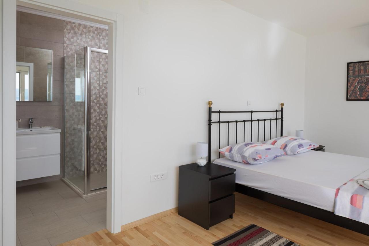 Absolute Beach Villa Оміш Екстер'єр фото