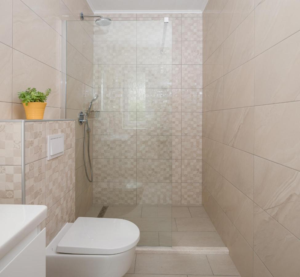 Absolute Beach Villa Оміш Екстер'єр фото